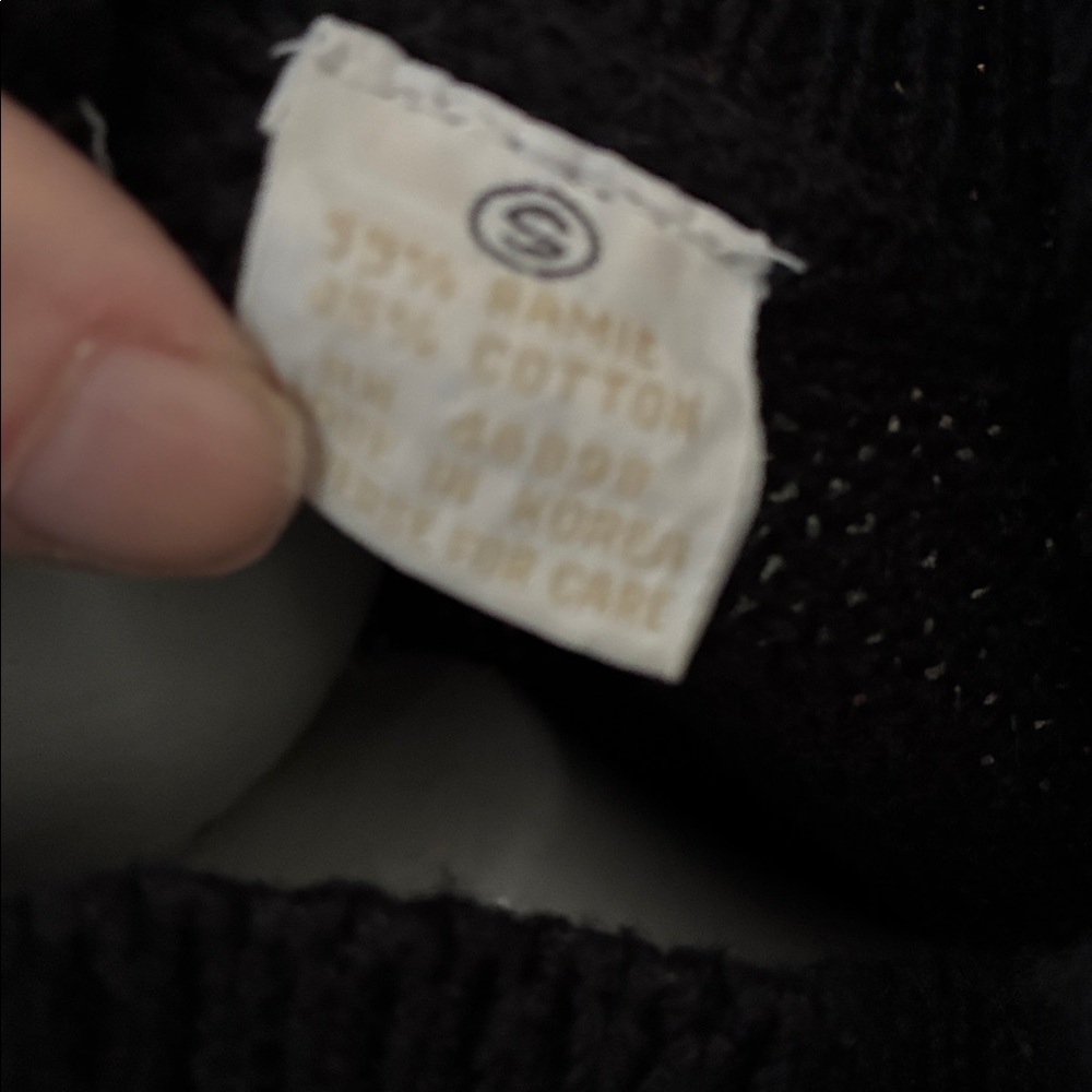 Vintage Fit Knit Black & Gold Sweater - Picture 4 of 10